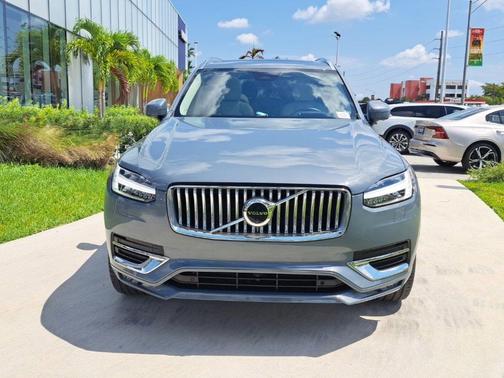 2023 Volvo XC90 B5 Plus