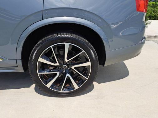 2023 Volvo XC90 B5 Plus