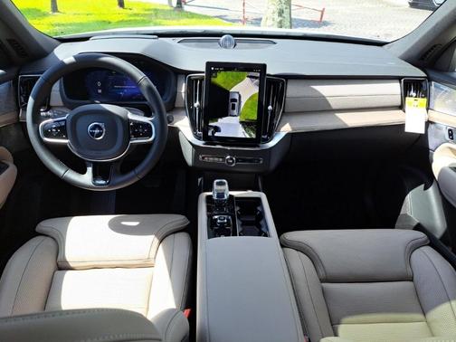 2025 Volvo XC90 B6 Ultra