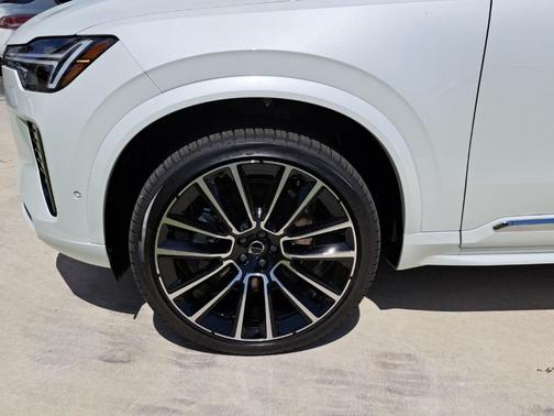 2025 Volvo XC90 B6 Ultra