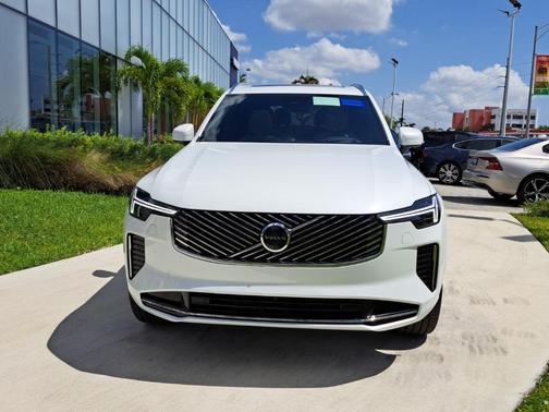 2025 Volvo XC90 B6 Ultra