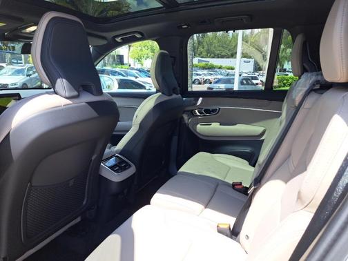 2025 Volvo XC90 B6 Ultra