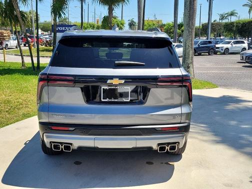 Sterling Gray Metallic 2024 Chevrolet Traverse LT