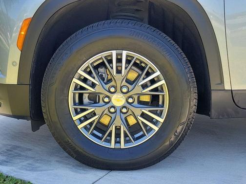 Sterling Gray Metallic 2024 Chevrolet Traverse LT