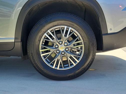 Sterling Gray Metallic 2024 Chevrolet Traverse LT