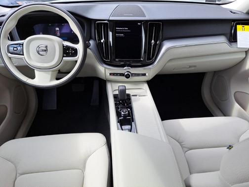 2025 Volvo XC60 Plug-In Hybrid T8 Plus