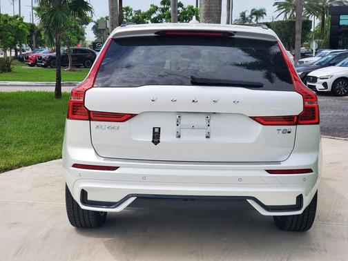 2025 Volvo XC60 Plug-In Hybrid T8 Plus