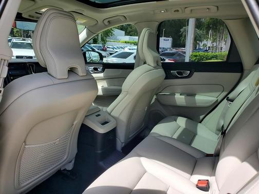 2025 Volvo XC60 Plug-In Hybrid T8 Plus