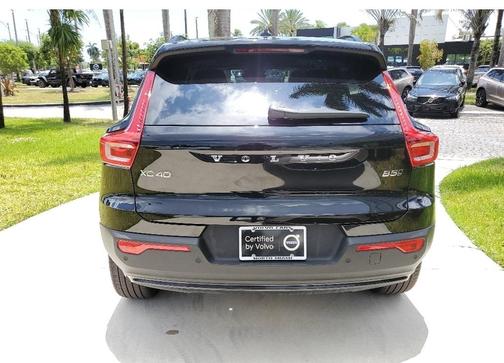 2024 Volvo XC40 B5 Plus Dark Theme