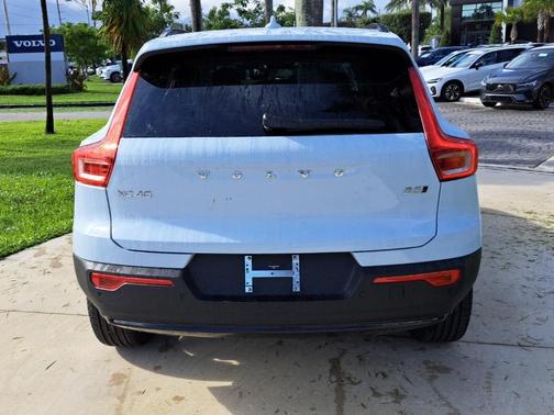 2026 Volvo XC40 B5 Plus