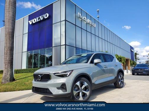 2025 Volvo XC40 B5 Plus Bright Theme