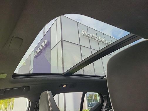 2025 Volvo XC40 B5 Plus Dark Theme