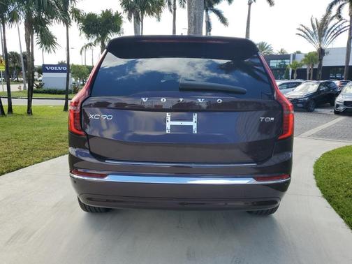 2025 Volvo XC90 Plug-In Hybrid T8 Ultra 7-Seater