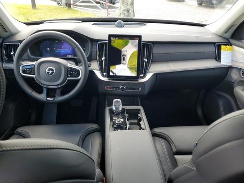 2025 Volvo XC90 Plug-In Hybrid T8 Ultra 7-Seater