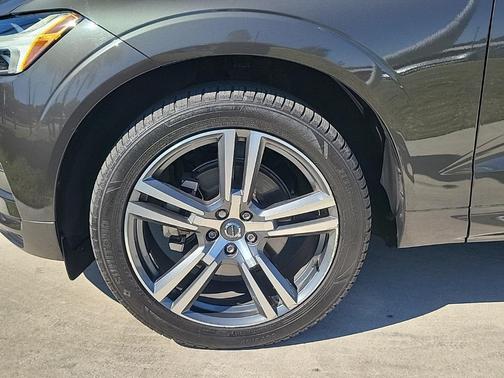 2020 Volvo XC60 T5 Momentum