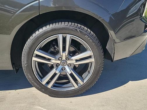 2020 Volvo XC60 T5 Momentum