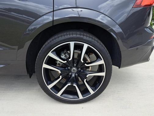 2024 Volvo XC60 Recharge Plug-In Hybrid T8 Ultimate Dark Theme