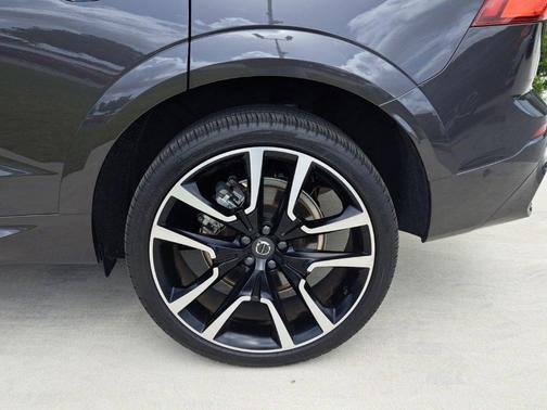 2024 Volvo XC60 Recharge Plug-In Hybrid T8 Ultimate Dark Theme