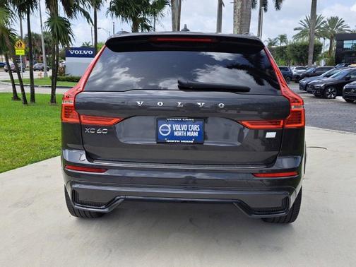 2024 Volvo XC60 Recharge Plug-In Hybrid T8 Ultimate Dark Theme