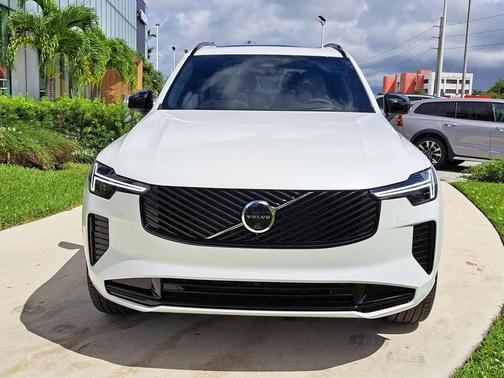 2026 Volvo XC90 B6 Ultra Dark Theme 7-Seater