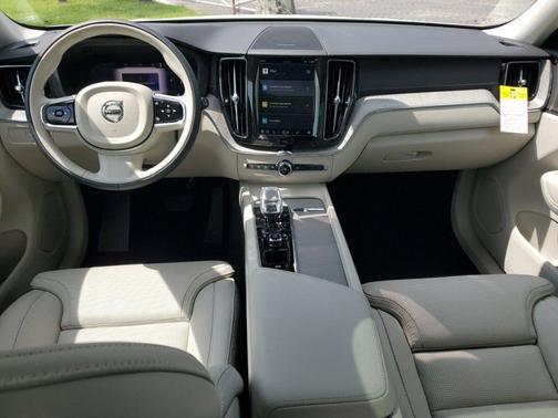 2025 Volvo XC60 B5 Ultra