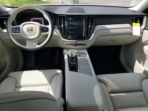 2025 Volvo XC60 B5 Ultra