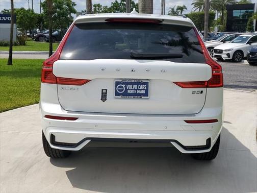 2025 Volvo XC60 B5 Ultra