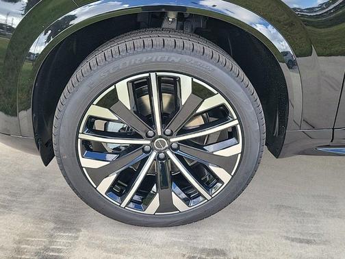 2026 Volvo XC90 B5 Core