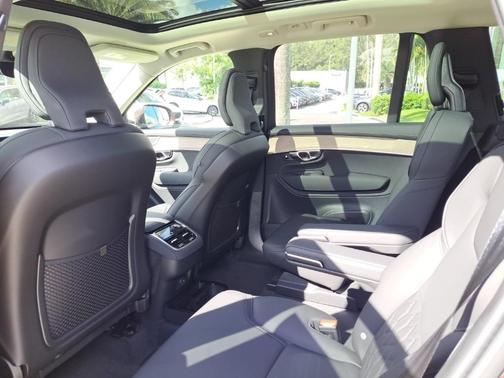 2025 Volvo XC90 B5 Plus 6-Seater