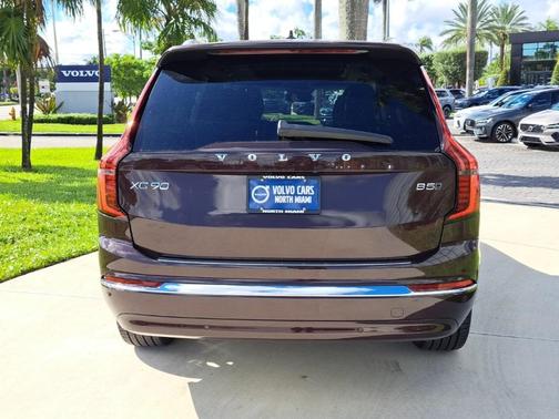 2025 Volvo XC90 B5 Plus 6-Seater