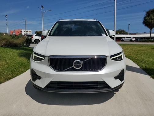 2023 Volvo XC40 B5 Core