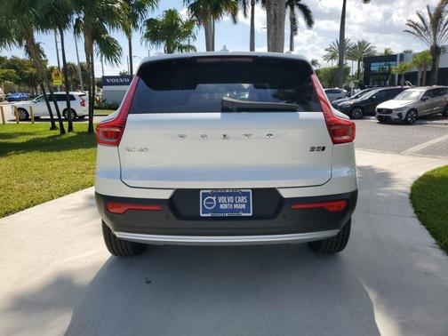 2023 Volvo XC40 B5 Core