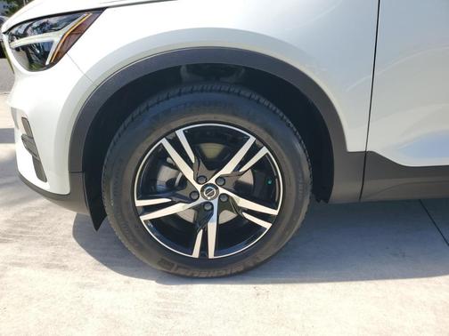 2023 Volvo XC40 B5 Core