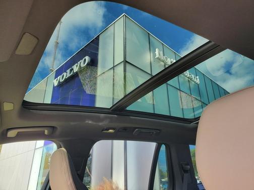 2025 Volvo XC90 B6 Core