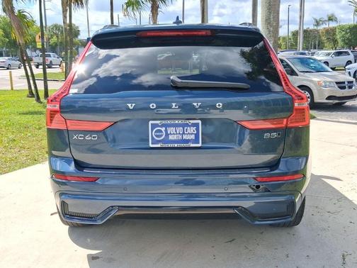 Denim Blue Metallic 2024 Volvo XC60 B5 Core