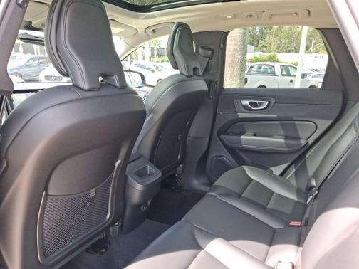 Denim Blue Metallic 2024 Volvo XC60 B5 Core