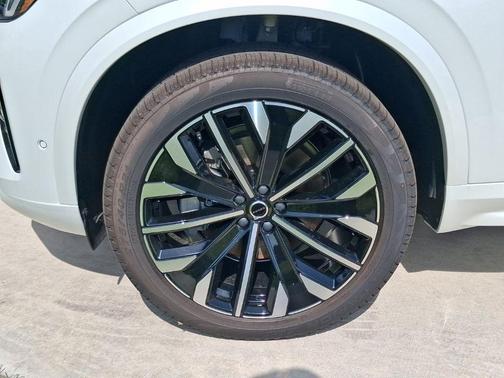 Crystal White Pearl 2026 Volvo XC90 B6 Ultra Dark Theme 7-Seater
