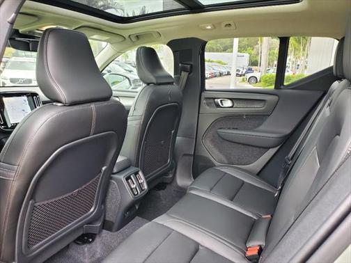 2025 Volvo XC40 B5 Plus Dark Theme