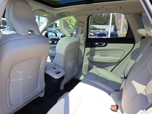 2025 Volvo XC60 B5 Plus