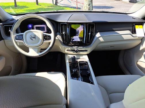 2025 Volvo XC60 B5 Plus