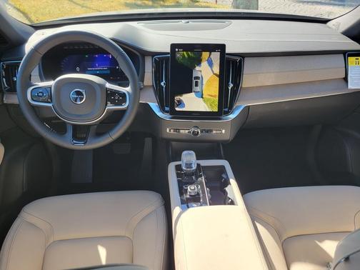 2026 Volvo XC90 B6 Core