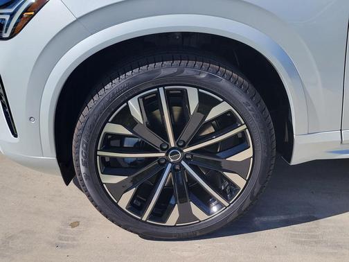 2026 Volvo XC90 B6 Core