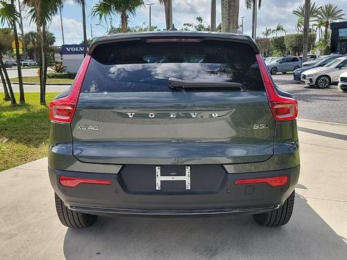 2026 Volvo XC40 B5 Ultra