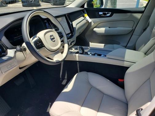 2025 Volvo XC60 Plug-In Hybrid T8 Plus