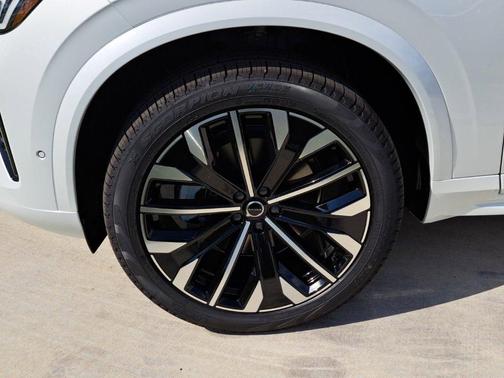 2026 Volvo XC90 B6 Ultra 7-Seater