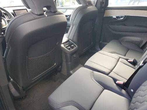 2025 Volvo XC90 Plug-In Hybrid T8 Plus 7-Seater