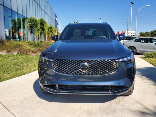 2025 Volvo XC90 Plug-In Hybrid T8 Plus 7-Seater