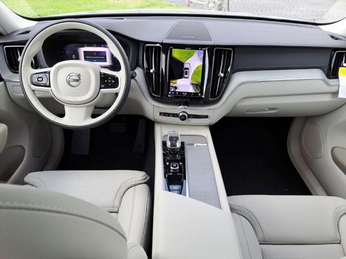 2025 Volvo XC60 Plug-In Hybrid T8 Ultra