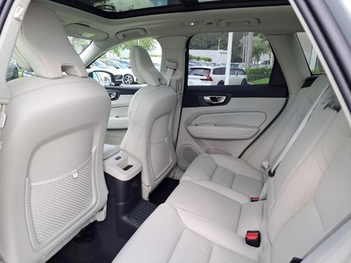 2025 Volvo XC60 Plug-In Hybrid T8 Ultra