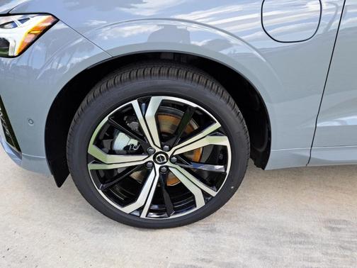 2025 Volvo XC60 Plug-In Hybrid T8 Ultra